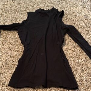 Black Cut-Out Long Sleeve Top Guess size small